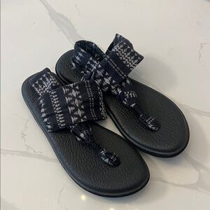 Sanuk Black and White Women's Sandals
